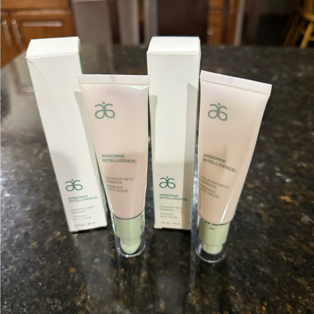 Arbonne Intelligence Counter Spot Essence - Soft Cream